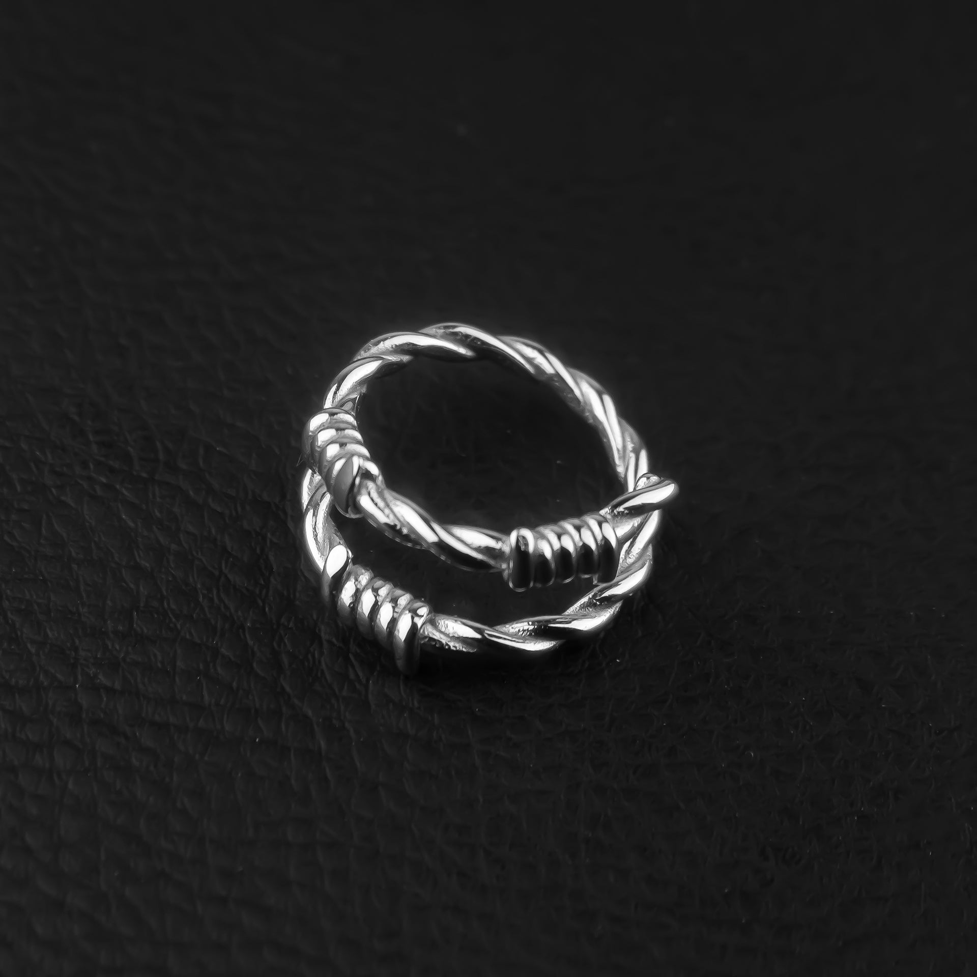 Barbed wire ring